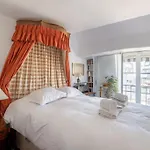 Charming Apartment Located In The Heart Of Paris