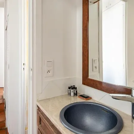 Appartamento Charming Located In The Heart Of Parigi