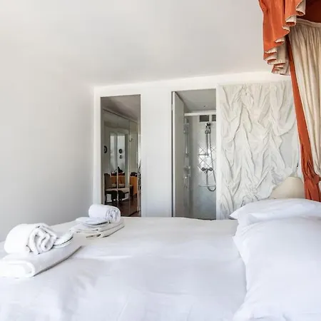 Charming Located In The Heart Of Parigi